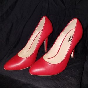 Red pumps